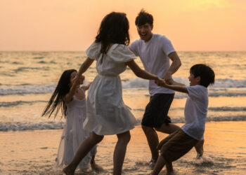 Parents should play with their kids, why?